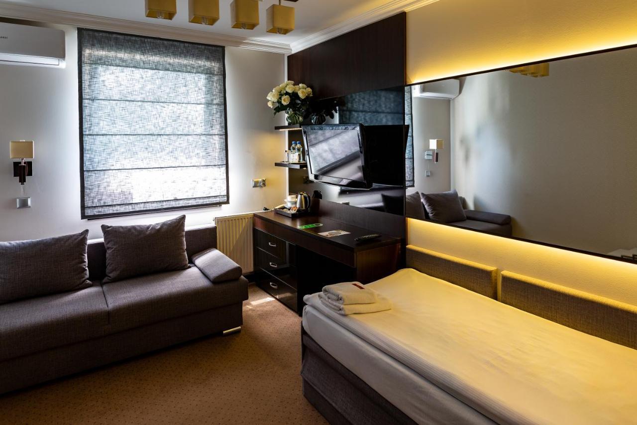 Hotel Senator Konferencje & Spa Starachowice Esterno foto