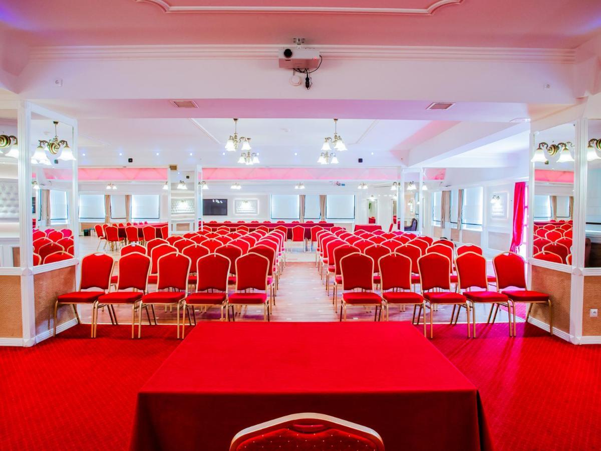 Hotel Senator Konferencje & Spa Starachowice Esterno foto